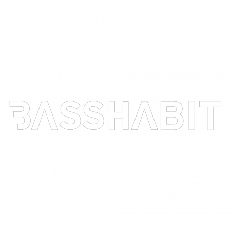 Bass Habit-klistermärke 14x2cm, vit ryhmässä Autohifi / Tarvikkeet / Merchandise @ BRL Electronics (899LOGOCW)