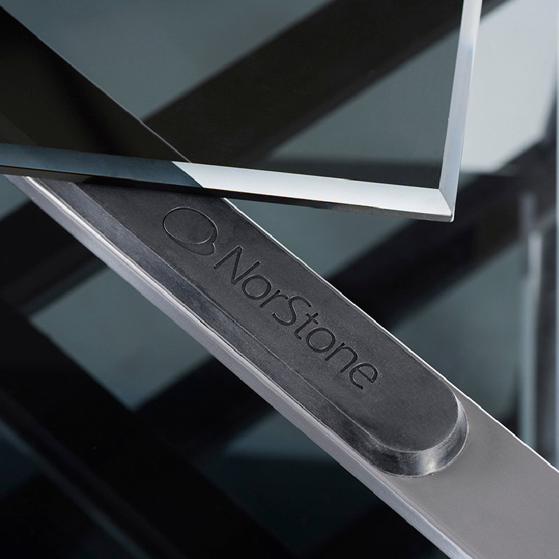 Norstone Slender Hifi elegantti HiFi-huonekalu, Gunmetal Grey