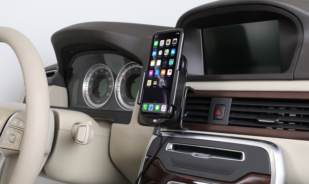 Brodit Qi langaton aktiivinen puhelinteline autolaturilla, Apple iPhone 11