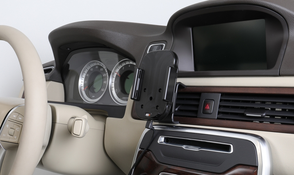 Brodit Qi langaton aktiivinen puhelinteline autolaturilla, Apple iPhone 11