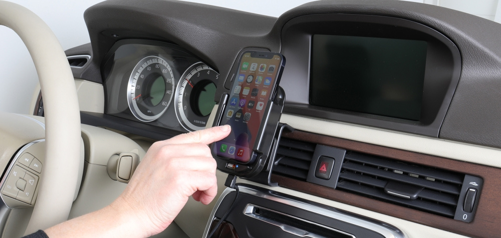 Brodit Qi langaton aktiivinen puhelinteline autolaturilla, Apple iPhone 12 Mini