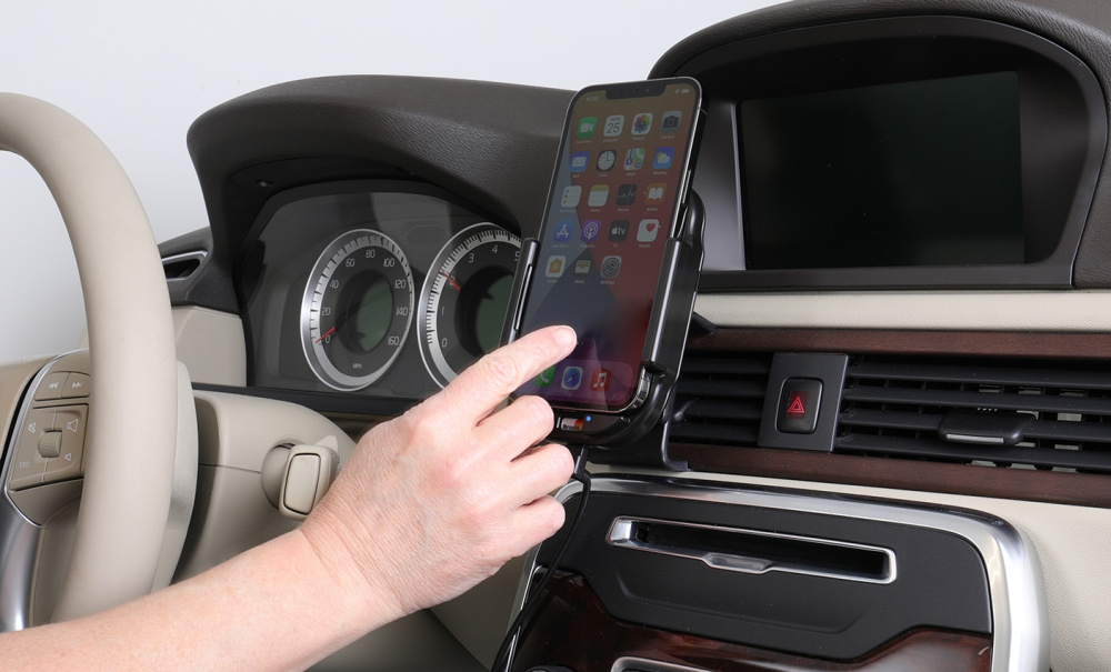 Brodit Qi langaton aktiivinen puhelinteline autolaturilla, Apple iPhone 12 Pro Max