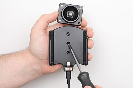 Brodit aktiivinen pidike USB-kaapelilla ja tupakansytyttimen adapterilla, Apple iPhone 15/15 Pro