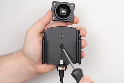 Brodit aktiivinen pidike USB-kaapelilla ja tupakansytyttimen adapterilla, Apple iPhone 15/15 Pro/16/16 Pro/16e