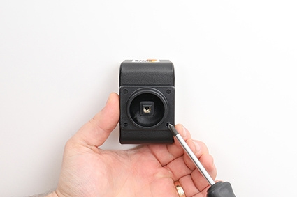 Brodit Aktiv-teline USB-kaapelilla ja tupakansytyttimen adapterilla, Apple iPhone 15 Plus 