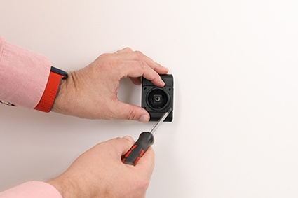 Brodit Aktiivinen pidike USB-kaapelilla ja tupakansytyttimen adapterilla, Apple iPhone 15 Pro Max 