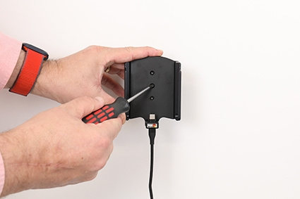 Brodit Aktiivinen pidike USB-kaapelilla ja tupakansytyttimen adapterilla, Apple iPhone 15 Pro Max 