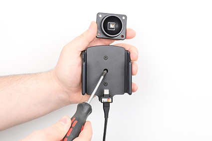 Brodit aktiivinen pidike USB-kaapelilla ja tupakansytyttimen adapterilla, Apple iPhone 15/15 Pro/16/16 Pro/16e