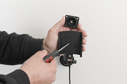 Brodit Mobiliskal aktiivisella pidikkeellä kiinteään asennukseen, Apple iPhone 15 