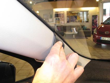 Toyota Yaris 12-14, Vänster