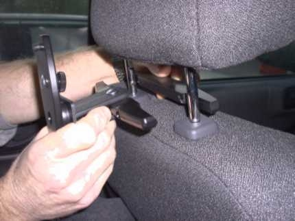 Brodit niskatukikiinnike näytön kiinnikkeellä, BMW 4-sarja G22, G23, G24, G26 88-26