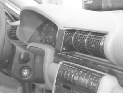 Audi A4 95-01, Centrerad