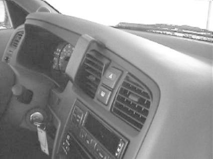 Nissan Primera 96-99, Centrerad