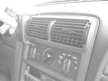 Ford Mustang 95-04, Centrerad