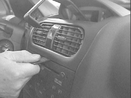 Opel Corsa 01-06, Centrerad