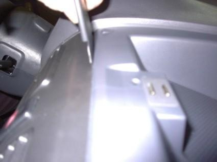 Daihatsu Sirion 02-06, Centrerad