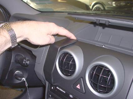 Ford Fusion 03-05, Centrerad