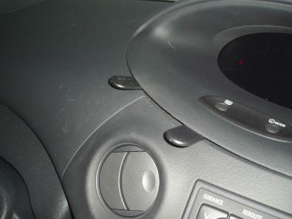 Toyota Yaris 03-05, Centrerad