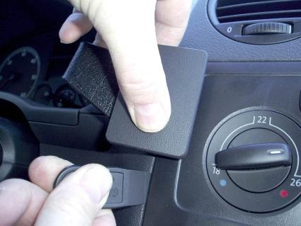 Volkswagen Caddy 04-15, Centrerad