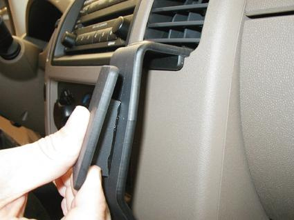 Nissan Navara 06-10, Vinklad