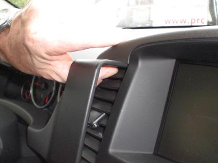 Nissan Pathfinder 10-12, Centrerad