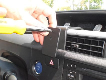 ProClip Monteringsbygel Toyota Prius c 12-15, Centrerad