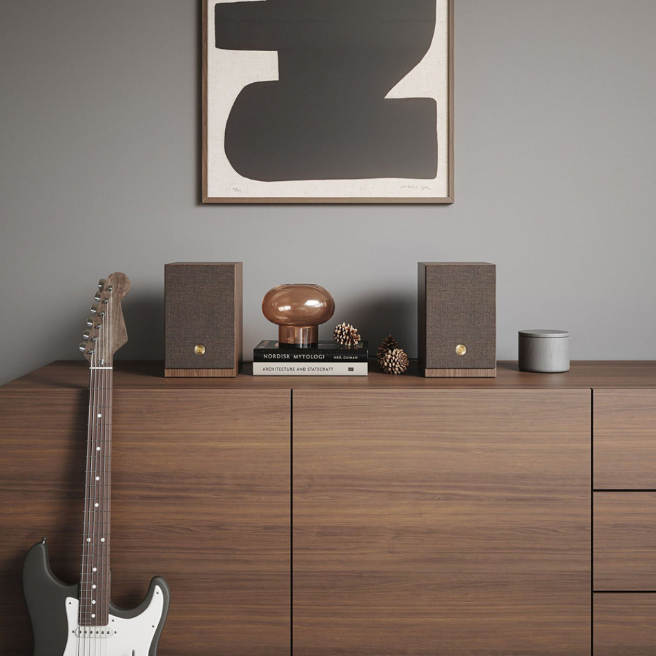 Audio Pro A28 W aktiiviset jalustakaiuttimet Wi-Fi:llä, pähkinäpuu