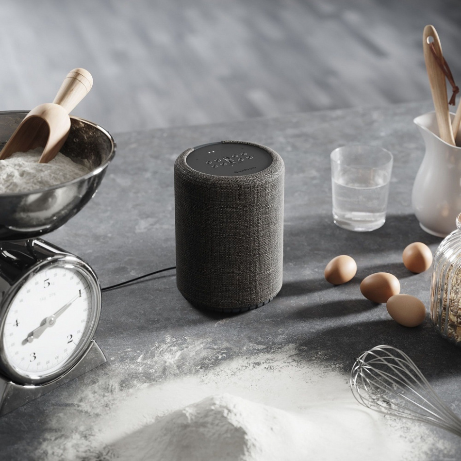 Audio Pro G10 i mörkgrått, röststyrd smarthögtalare