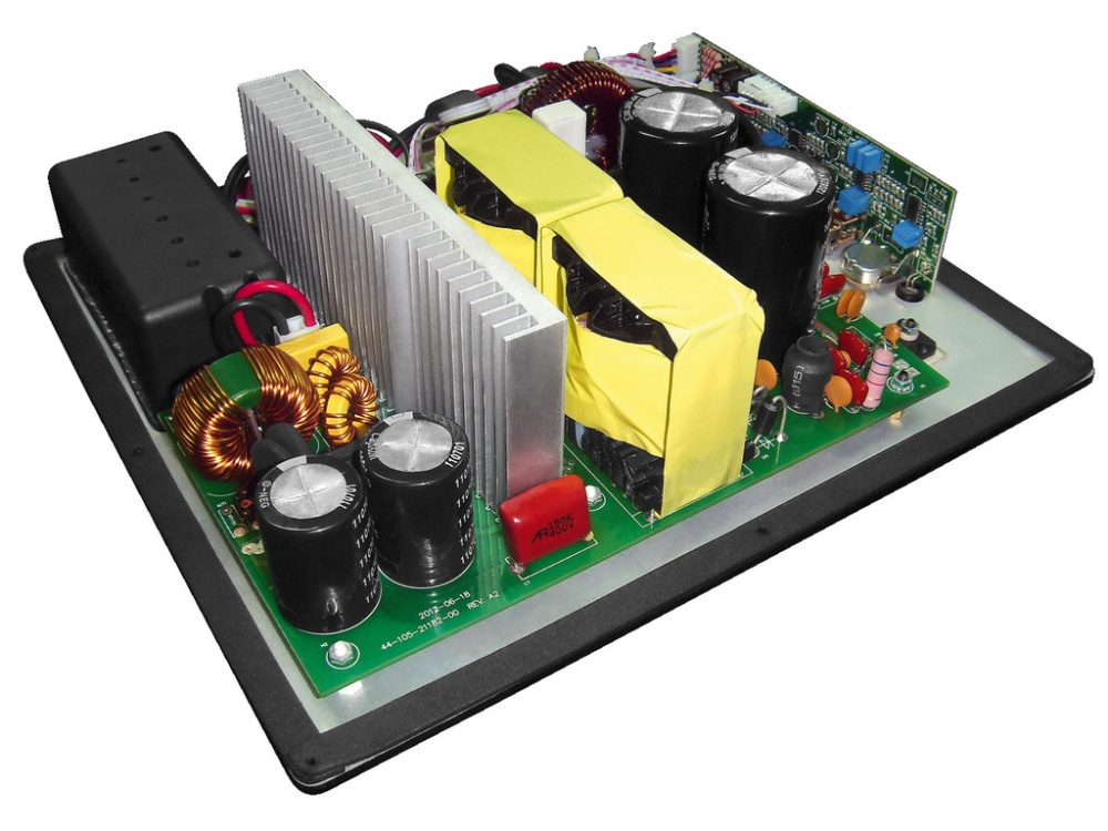Monacor SAM-500D subwooferin upotettava vahvistin