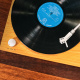 Audio Technica AT-LPW30TK-levysoitin AT-VM95C-äänirasialla, teak Audio Technica AT-LPW30TK-levysoitin AT-VM95C-äänirasialla, teak