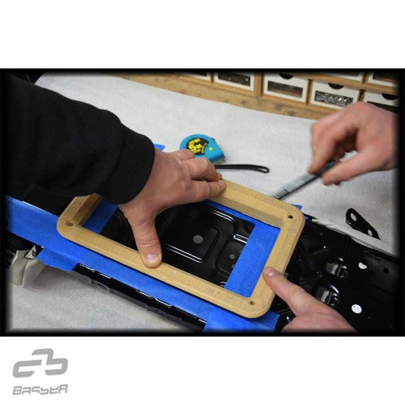 Tyhjä bassokotelo BMW 5-sarjalle (G30)