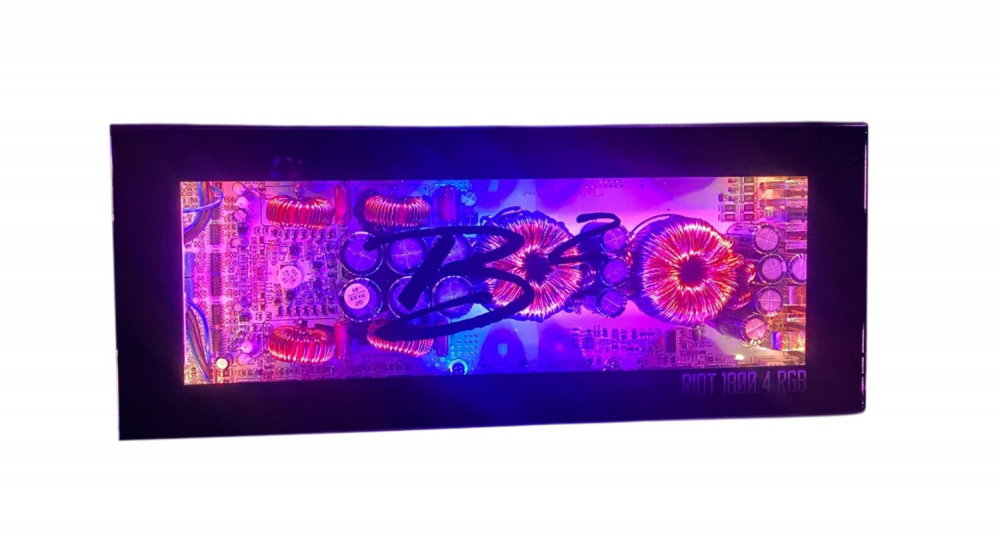 B2 Audio RIOT 2500 RGB, monolohko RGB-valaistuksella