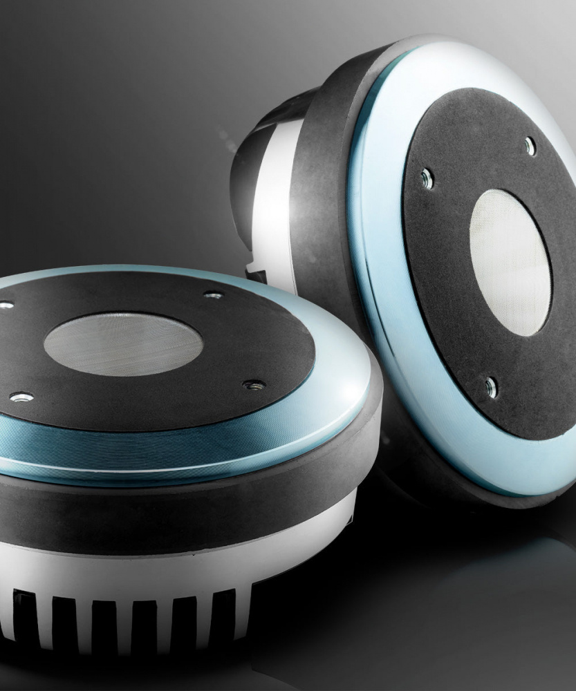 DS18 PRO-D2, äärimmäinen 2 tuuman kaiutin titaanikalvolla