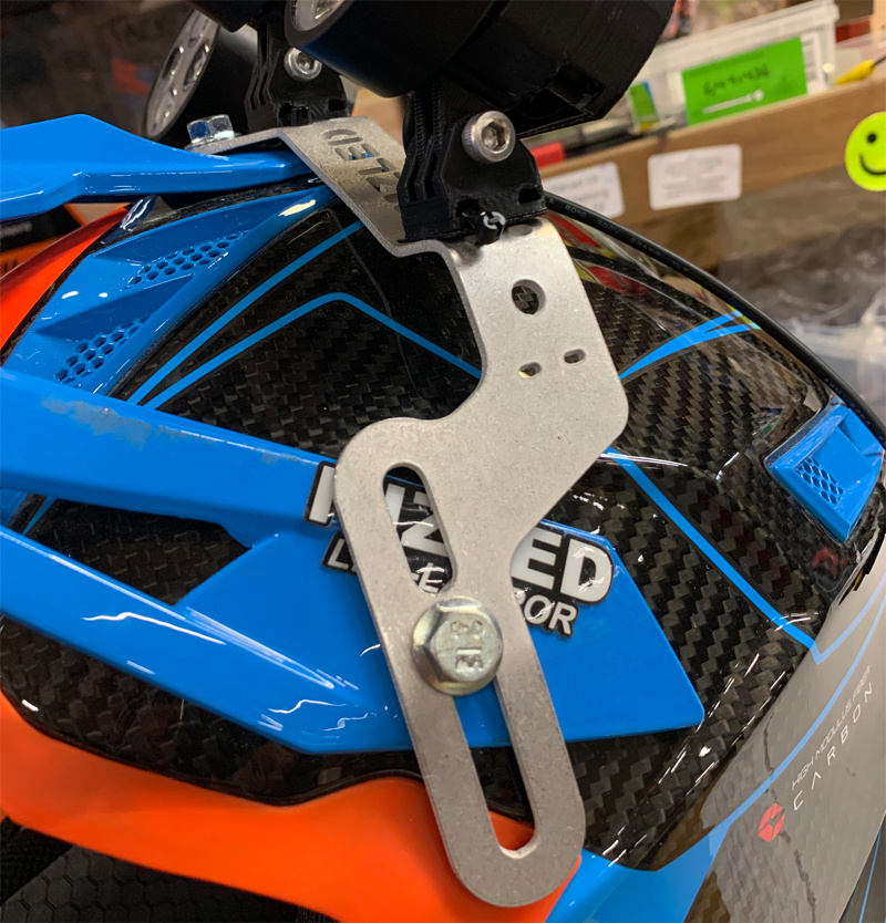 Hjälmfäste lättad för 1, 2 eller 3 st E40F lampor