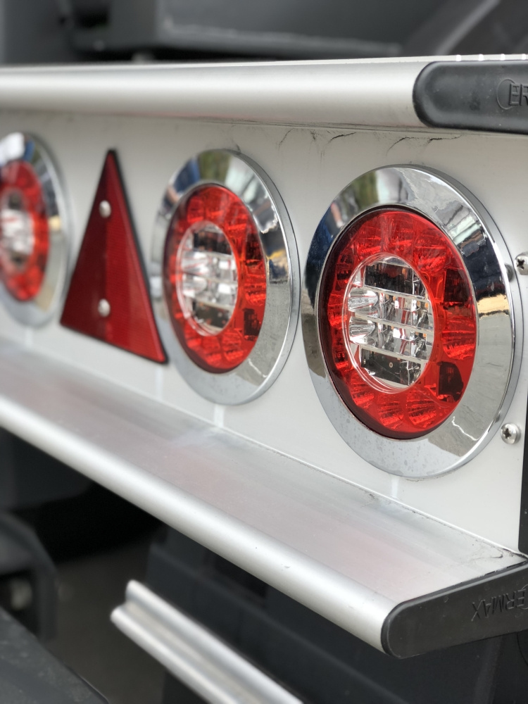 Strands Red Eye Takavalo Himmeä/Taka, 24 LED 10-30V. 2,5M Kaapeli.