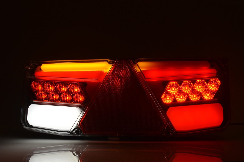 Strands takavalo oikea perä, 12-24V DC, 5 toiminnot. IP56. E-hyväksytty