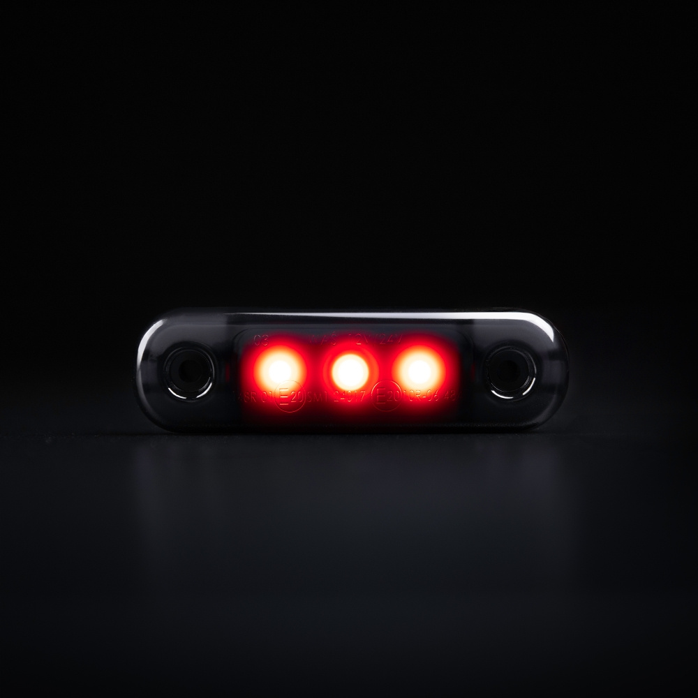 Strands Dark Knight Super Dark Slim Rött Positionsljus