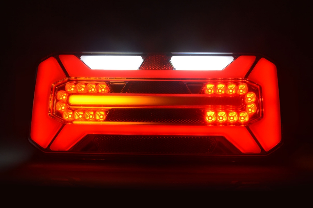 Strands Bakljus 5 Funk. LED - Oikea,12-24V Dc, Dynaaminen Vilkk., IP66/68