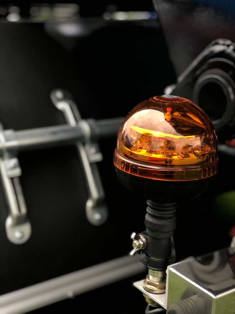 Strands pyörivä varoitusvalo LED 3 toiminnot. Tangon kiinnitys