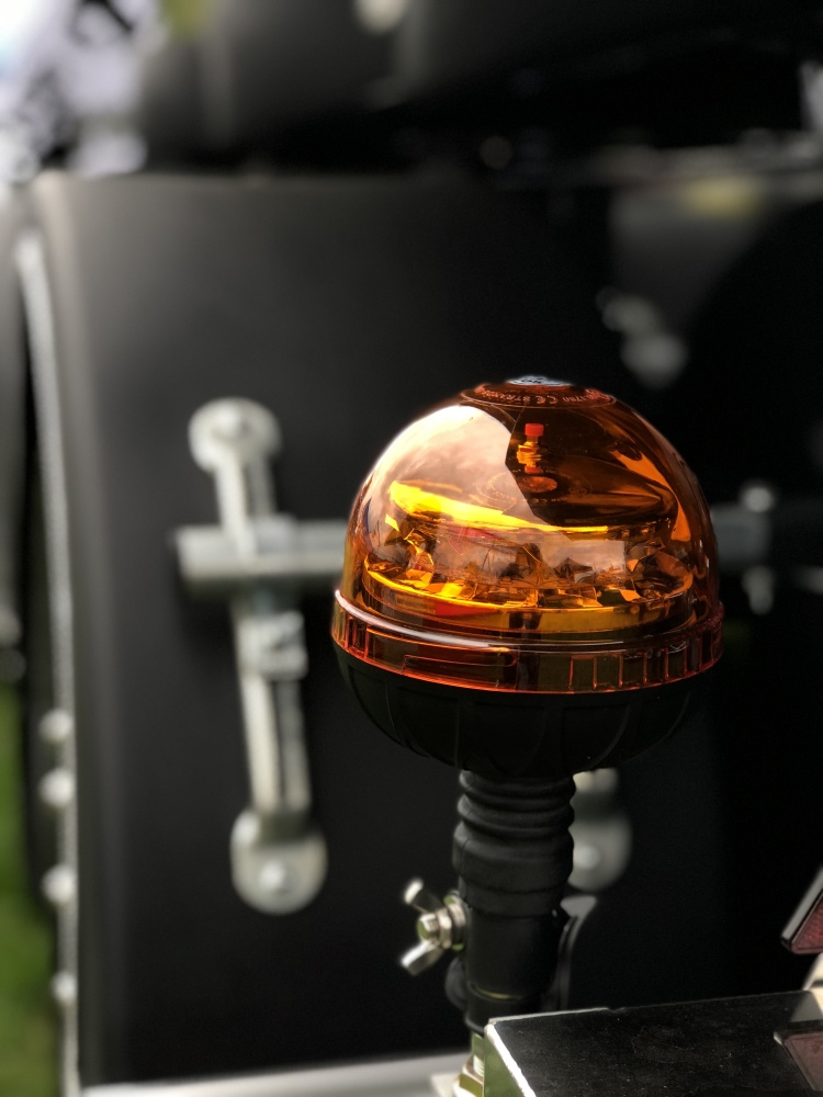 Strands pyörivä varoitusvalo LED 3 toiminnot. Tangon kiinnitys