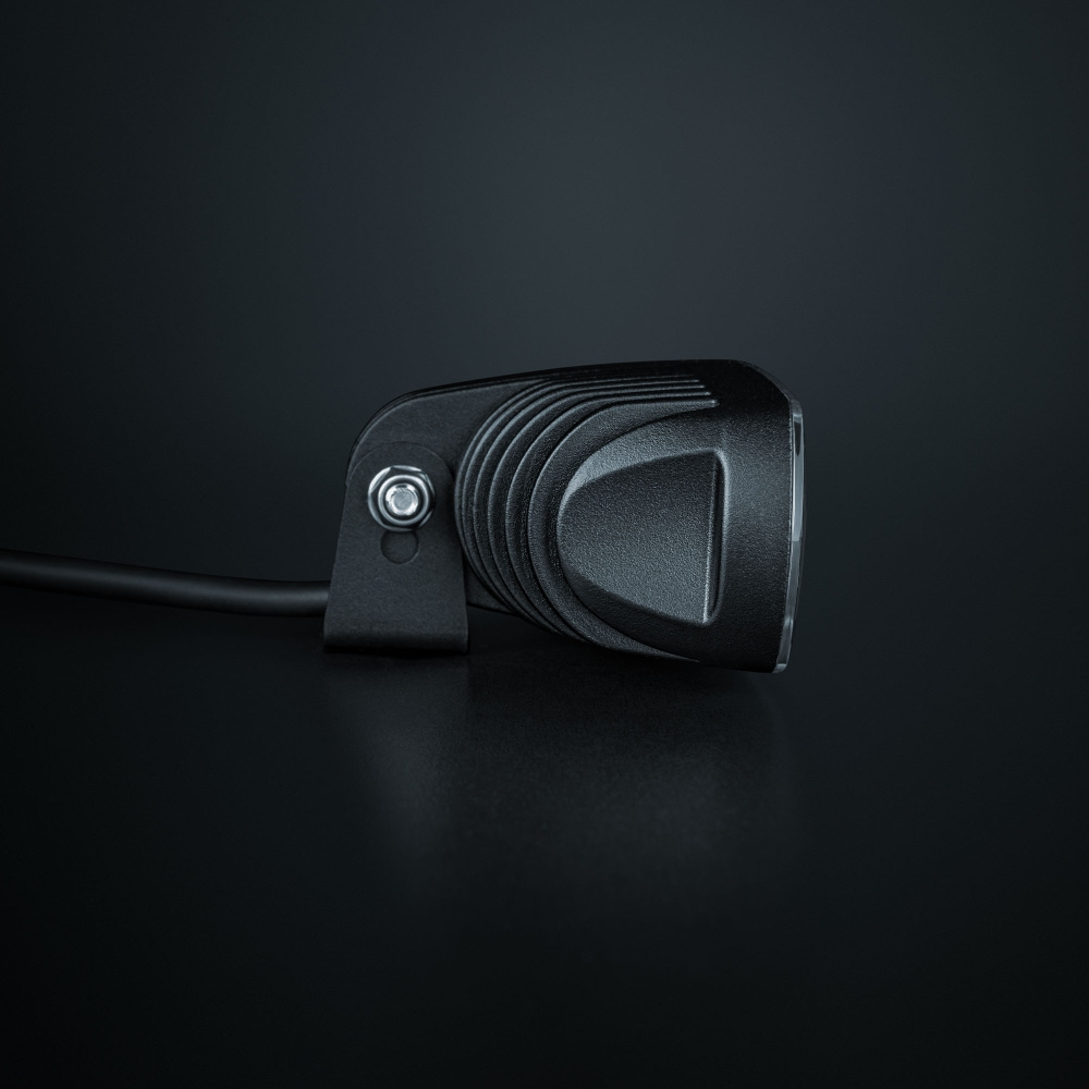 Strands NUUK E-Line Musta R 13W