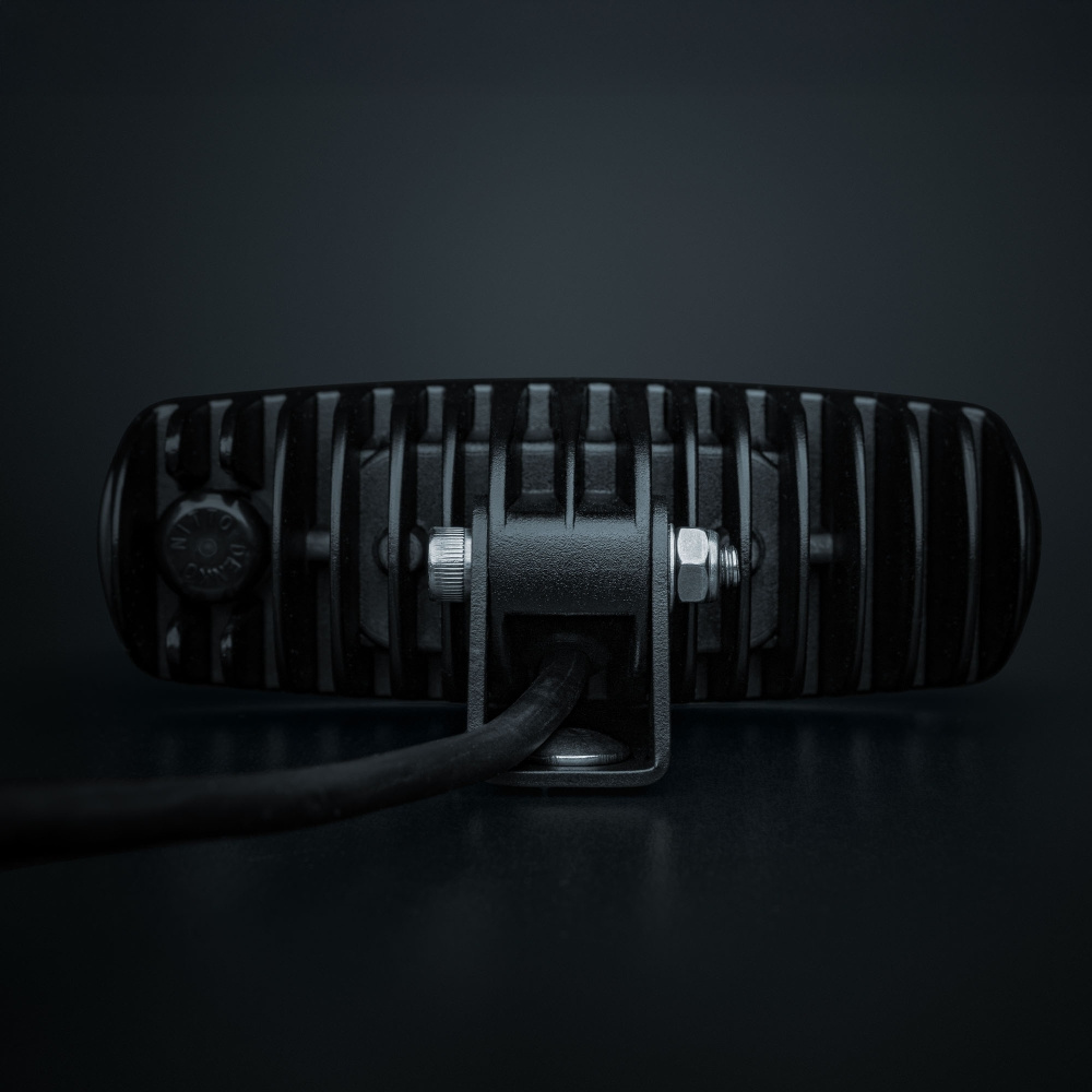 Strands NUUK E-Line Musta R 13W