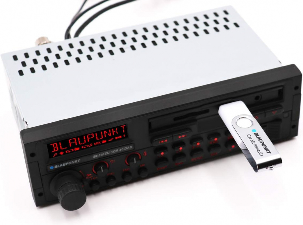 Blaupunkt Bremen SQR 46 DAB, retro autostereo Bluetoothilla ja DAB:lla