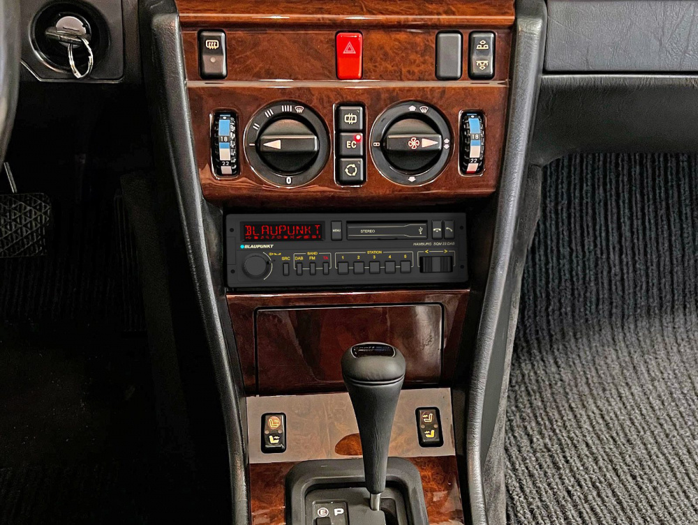 Blaupunkt Hamburg SQM 23, retro autostereo Bluetoothilla ja DAB:lla