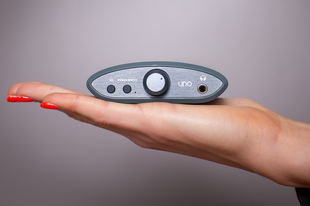 iFi Audio Uno, kuulokkeiden vahvistin USB DAC:lla