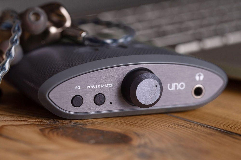 iFi Audio Uno, kuulokkeiden vahvistin USB DAC:lla