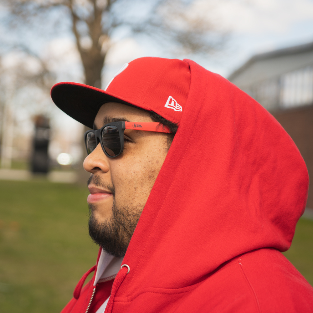 Punaiset ja mustat aurinkolasit Bass Habitilta