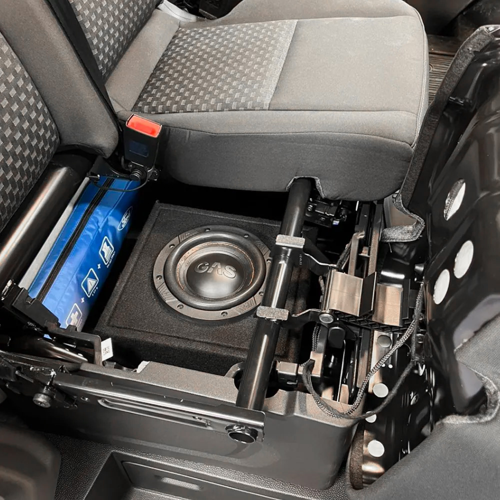 GAS MAX B1-16NI1, mahtava 6.5 tuuman subwoofer Nissan NV200/e-NV200:lle