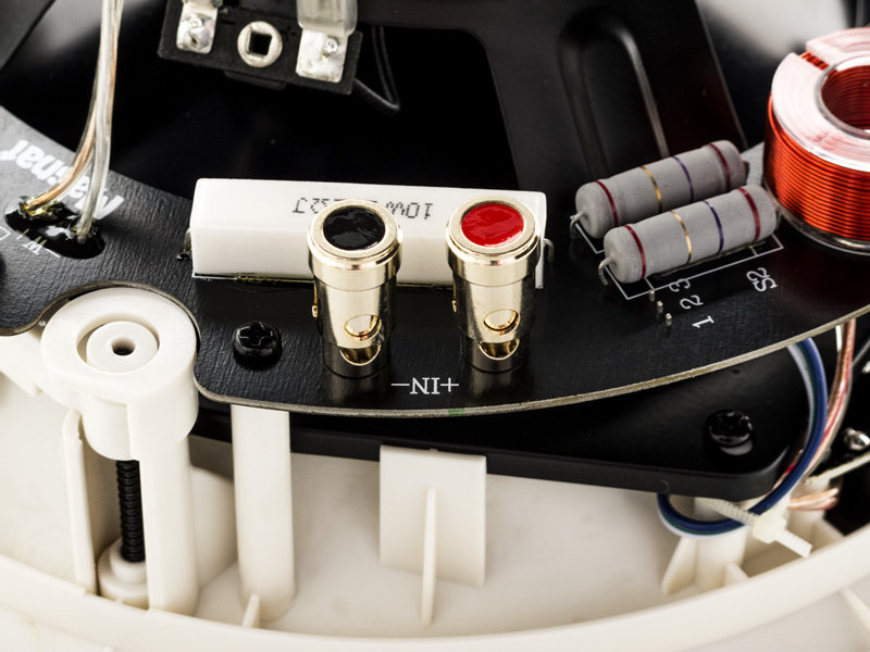 Magnat Interior ICQ82 inbyggnadshögtalare för tak, styck