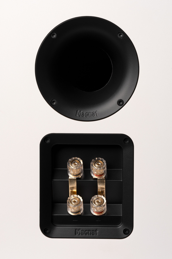 Magnat Signature 607 lattiakaiuttimet, mattavalkoinen pari